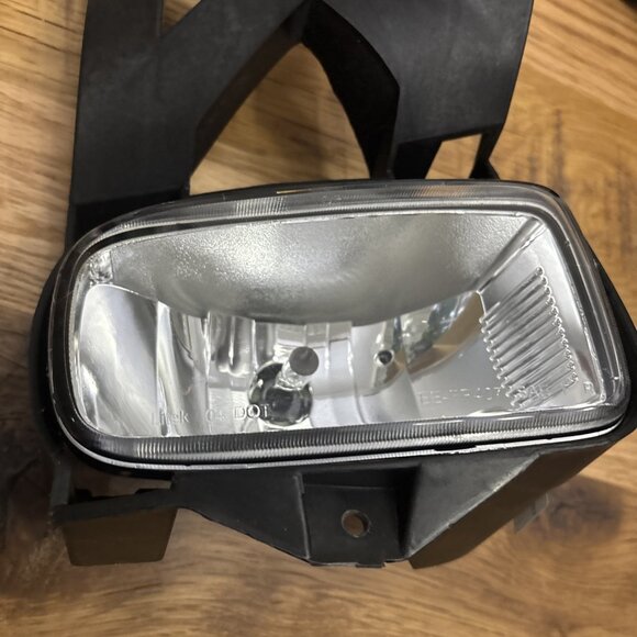 Fog Light Bumper Lamp for 01-04 Ford Escape/03-04 Plastic Bumper Passenger Right - Picture 2 of 5